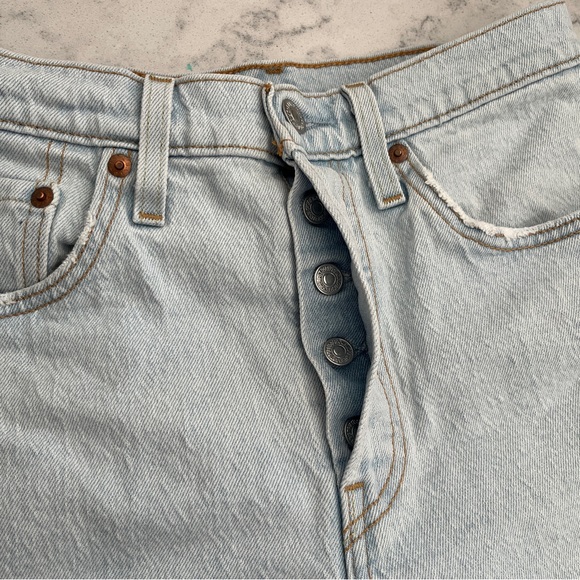 Levi’s Light Wash Jean Shorts - Picture 4 of 6